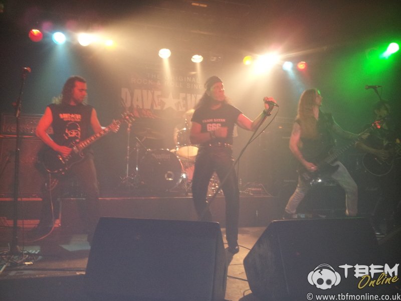 GIG REVIEW: Dave Evans AC/DC @ Queens Hall, Nuneaton 12th July 2013